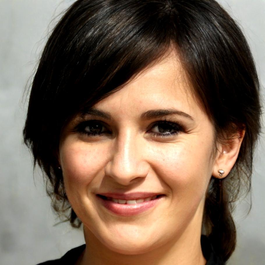 Lucía Navarro, experta en ahorro y estrategias financieras familiares